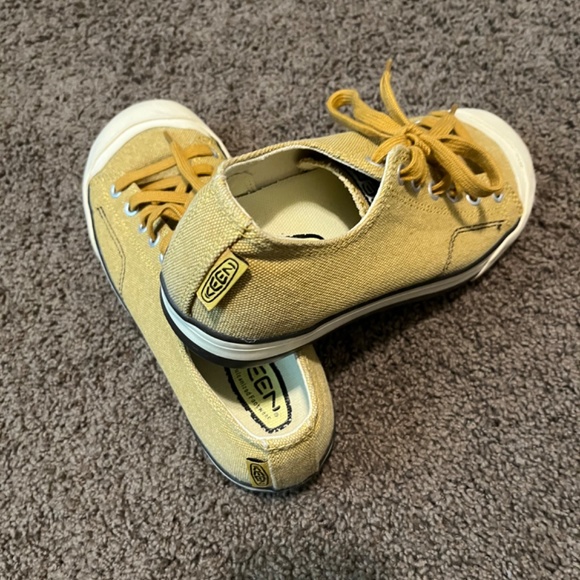 Shoes - Picture 2 of 3